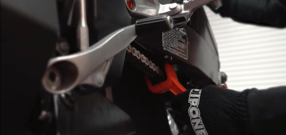 How to Clean Motorcycle Chain